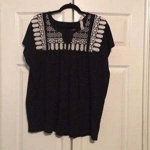 Black and White Embroidered Gap Short Sleeve Shirt